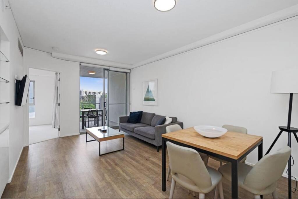 Lovely 2- Bedroom Rental Unit With Free Parking Brisbane Eksteriør bilde